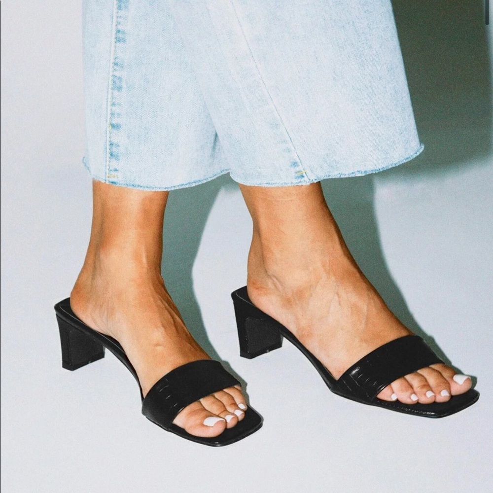 Billini gaze mules in black croc 🖤